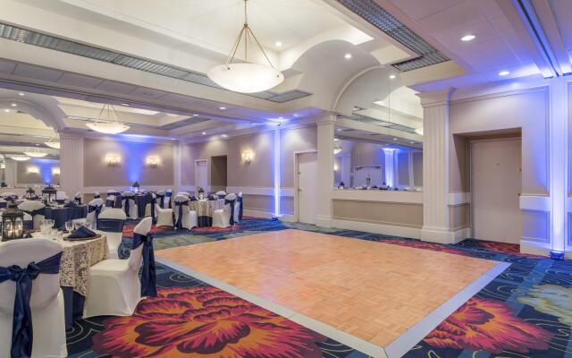 Crowne Plaza Virginia Beach Town Center by IHG