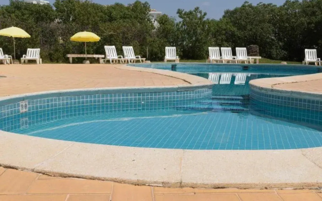 Stunning Olhos do Mar Apt, Albufeira