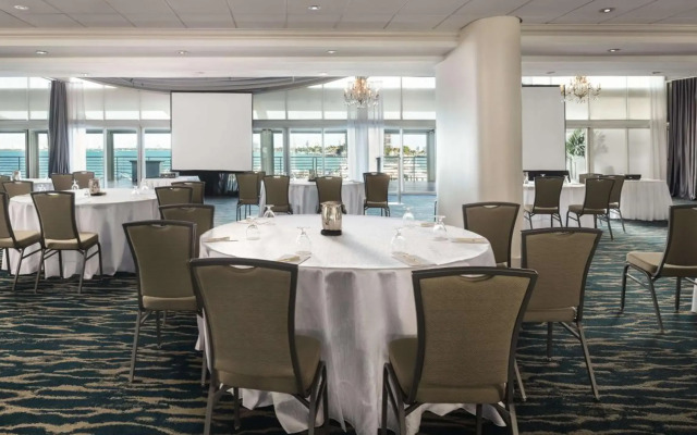 DoubleTree by Hilton Grand Hotel Biscayne Bay
