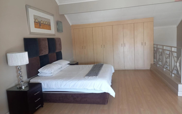 Mount Royal 31 - Large 1 bed with balcony