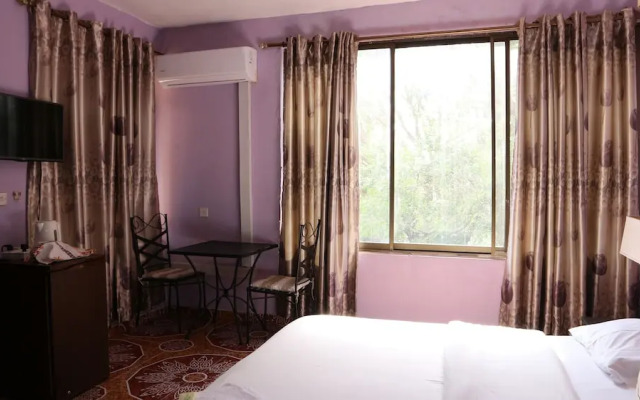 Radach Lodge & Conference Centre