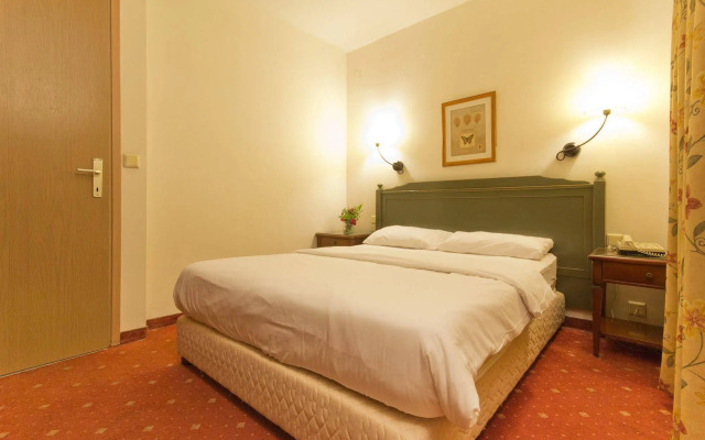 Shoresh Green Hills Family Suites Hotel