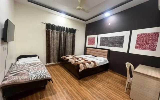 Goroomgo shri Ganpati Guest house
