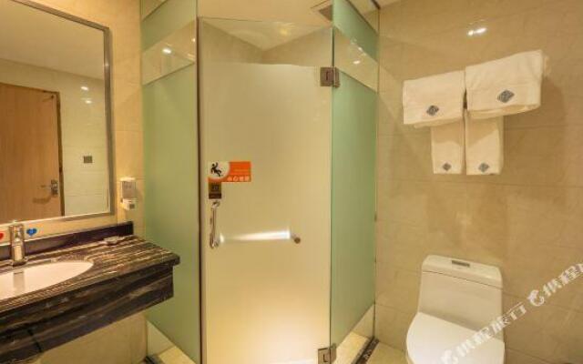 Chonpines Hotel (Shenzhen Gongming Honghuashan Metro Station)