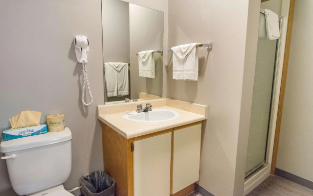 Motel 6 Victoria Airport Saanichton