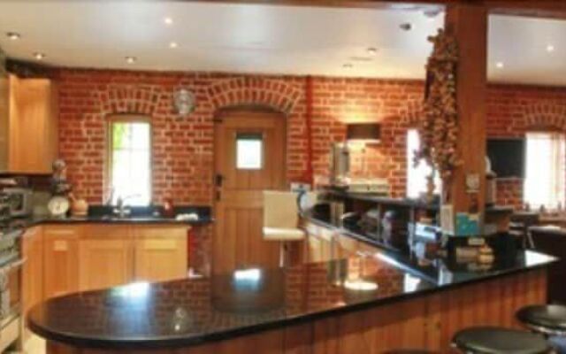 Tonge Barn