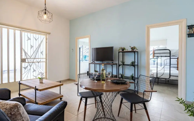 Nala - 2 Bedroom Apt & Patio in Larnaca