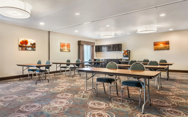 Best Western Plus Liberal Hotel & Suites