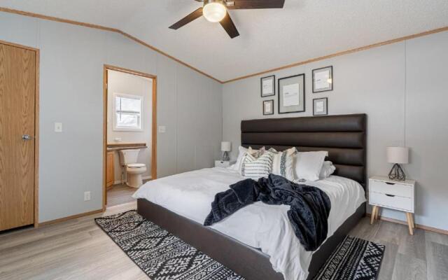 Mountain Time I Powderkeg I Firepit l King Bed