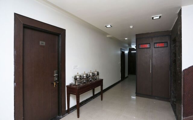 OYO 13758 XS Residency