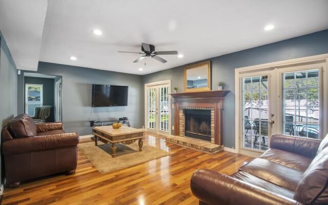 Tampa Bay- Large Pool home- Private Heated Pool!