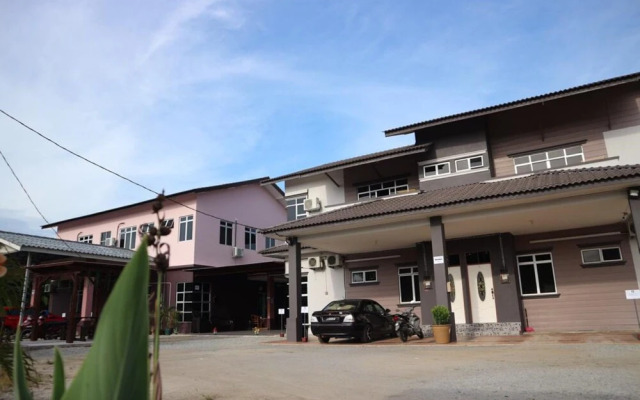 OYO HOME 90280 Darussalam Homestay
