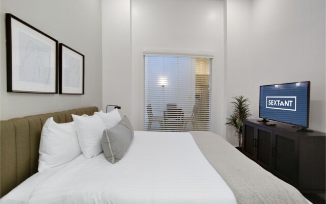 Roami at Bourbon Place