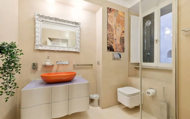 Monserrato Design Apartment in Navona