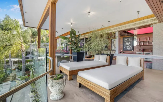 Villa Kaleida - Sleek Modern Sunset Villa With Eclectic Style & Infinity Pool