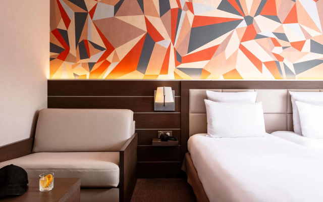 Mercure Omaha Beach Hotel