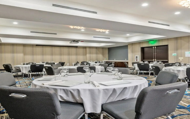 Holiday Inn Austin Airport by IHG