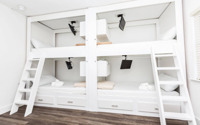 Treehouse Studio Hotel
