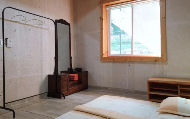 Pyeongchang Hwangtogudeulmaeul Pension