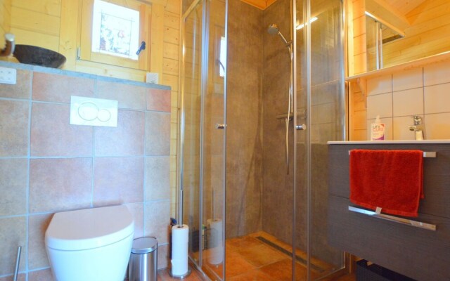 Cosy Chalet in Lottum With Garden