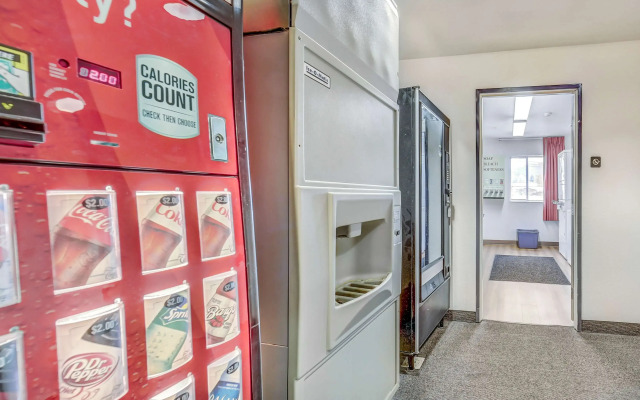 Motel 6 Roseburg, OR