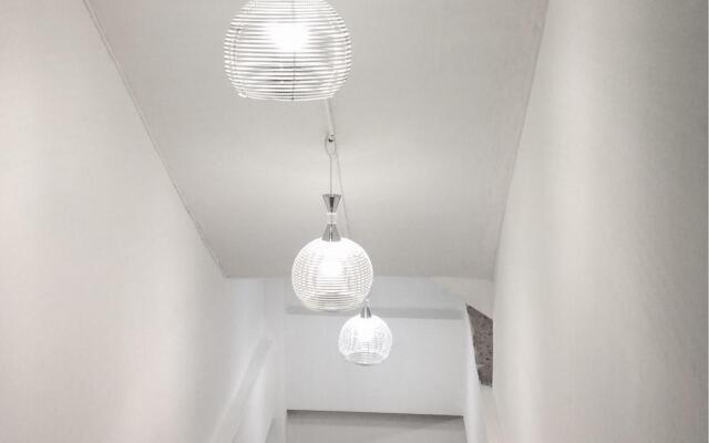 24 Poshtel Salaya