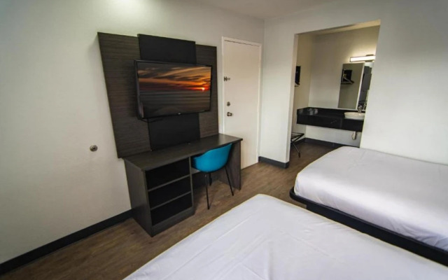 Motel 6 Lakeland, FL