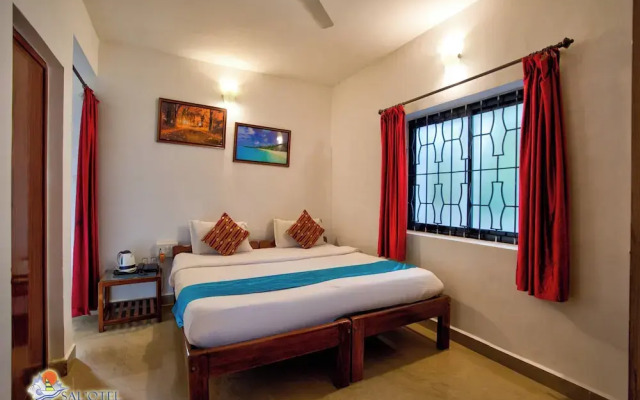 Salotel- near Mae De Deus Church