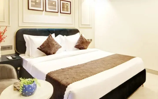 Saltstayz Premier – Galleria Market Road & Sector 27