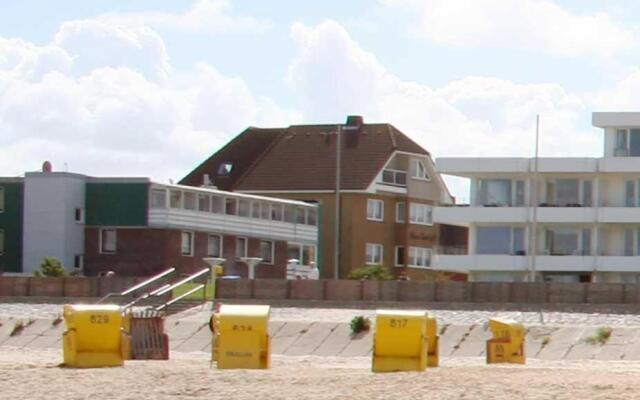 Grosse-Ferienwohnung-3-mit-Meerblick-und-Strandkorb-im-Haus-Seeluft-Duhnen