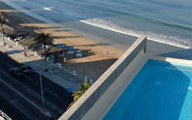 Condo Ari 620 by Villas HK28