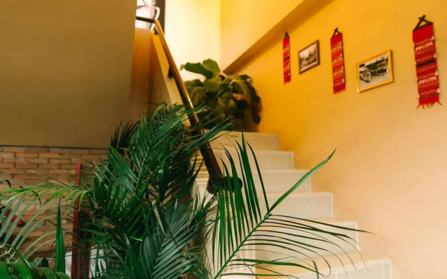 Happy House Hotel