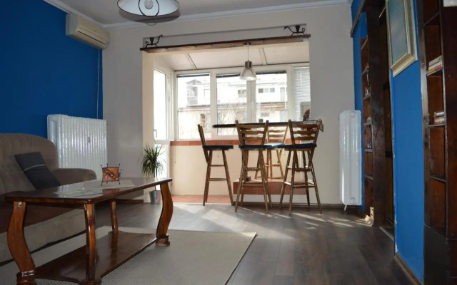Atelier 9 - Art Mansard Studio