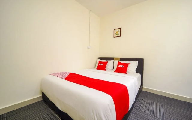 OYO 90011 MN Ferringhi Inn