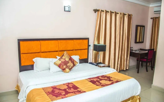 Royal Crest Hotel & Suites