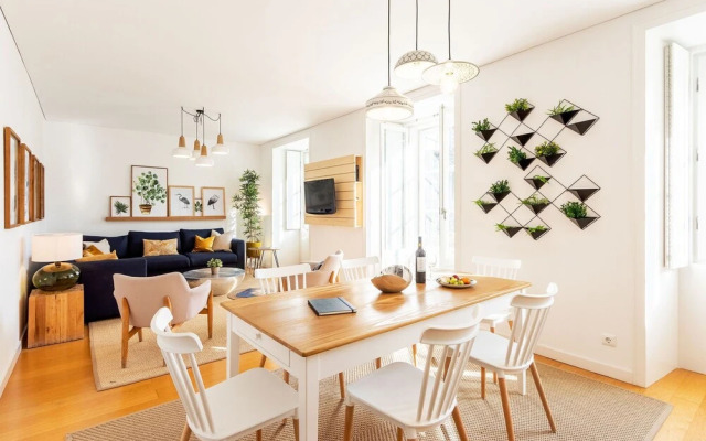 JOIVY Chiado Self Check-In 2-BR Flat w/Parking