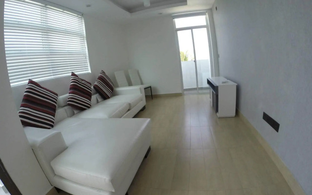 Airport Beach Hotel