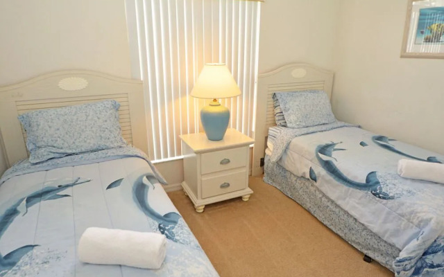 210PD Pine Top 4 Br home by RedAwning