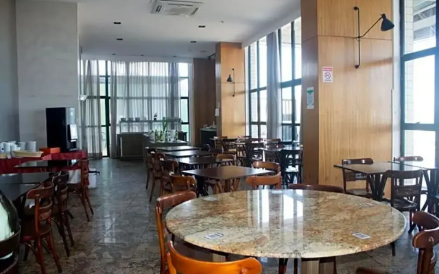 Confortável suíte com vista mar em Ponta Negra por Carpediem