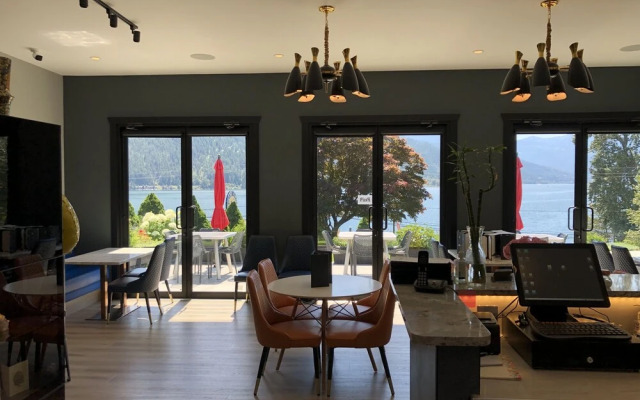 Kokanee Glacier Resort