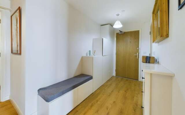 The Queensland Sanctuary - Trendy 2bdr Flat With Terrace