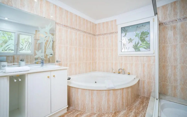 Charming 3-bed Villa in Denia, First Beach Line