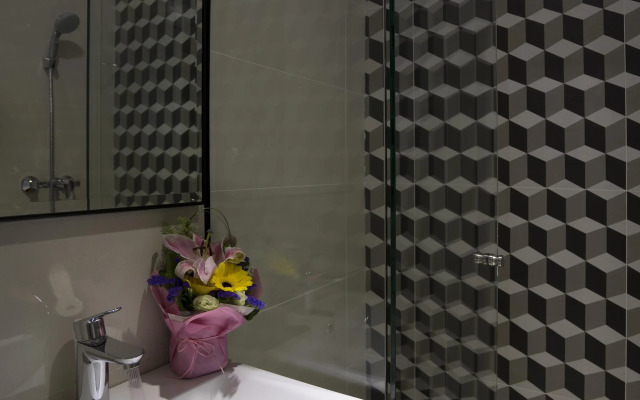 Hotel 81 Premier Hollywood