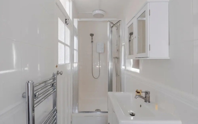 Wonderland - Fitzrovia - by Frankie Says