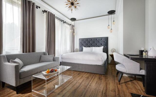 Mount Alverno Luxury Resorts