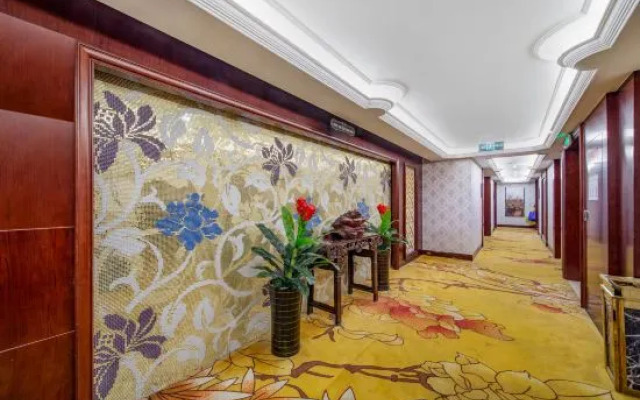 Longyi Hotel (Yiwu Yisanli Aegean Shopping Park)
