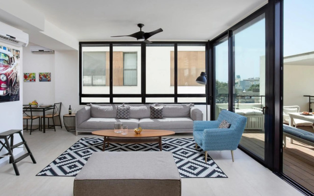 Huge 3BR Penthouse by HolyGuest