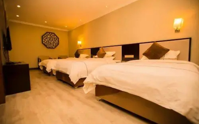 Kuerle Mingyue Crown Bouquet Hotel