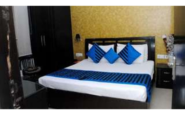 OYO 1908 Hotel Universe Inn