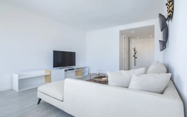 Luxurious Seaview Apartment in Estoril